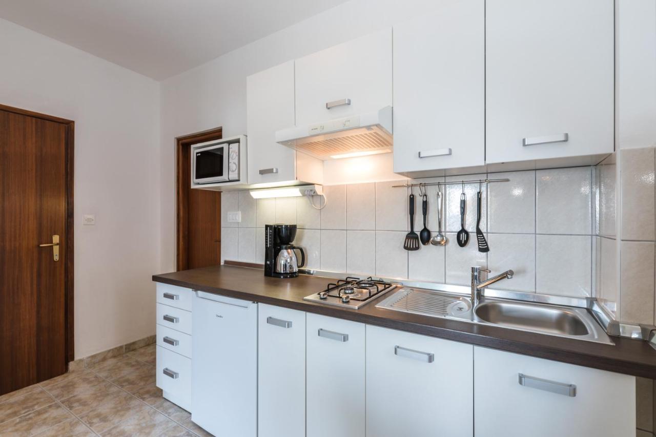 Apartments Mikanovic Crikvenica Esterno foto