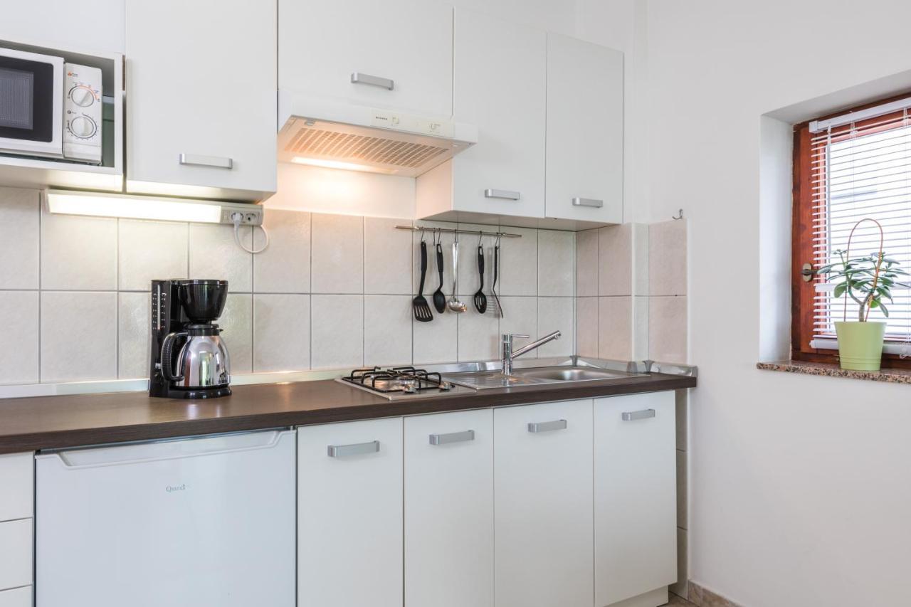 Apartments Mikanovic Crikvenica Esterno foto
