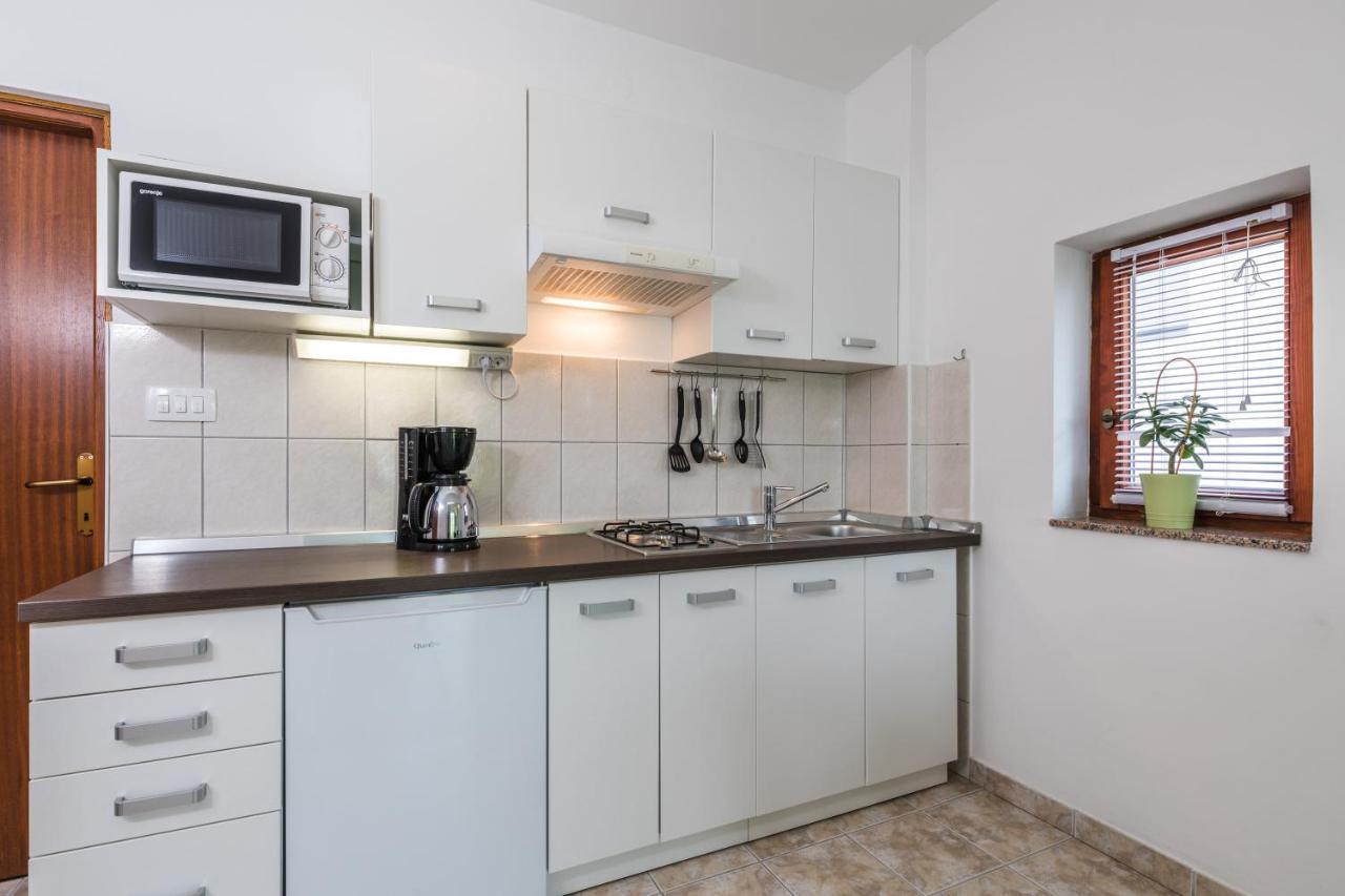 Apartments Mikanovic Crikvenica Esterno foto