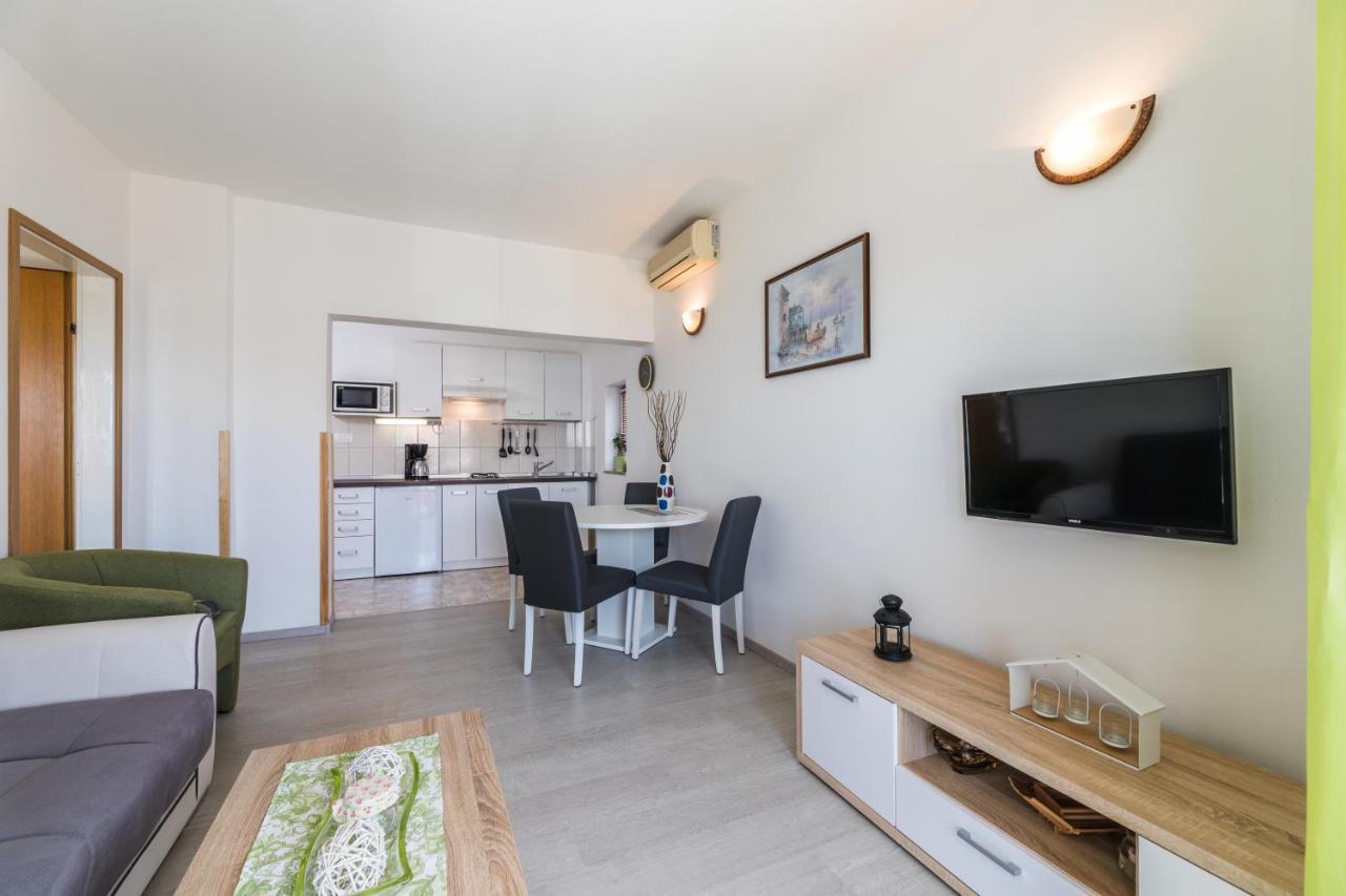 Apartments Mikanovic Crikvenica Esterno foto