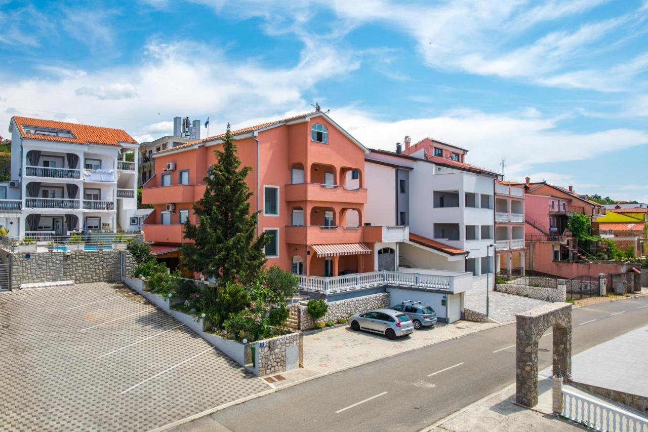 Apartments Mikanovic Crikvenica Esterno foto