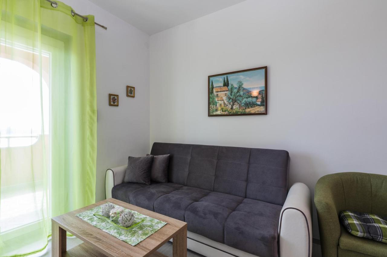 Apartments Mikanovic Crikvenica Esterno foto