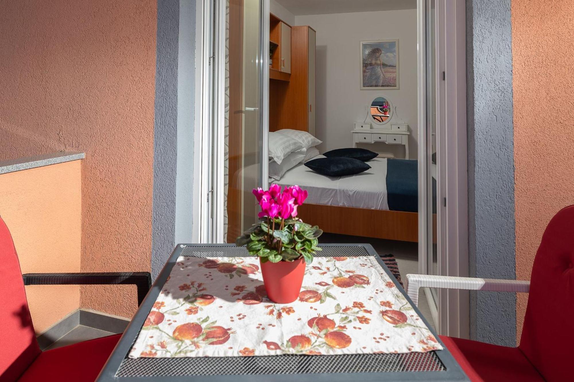 Apartments Mikanovic Crikvenica Esterno foto