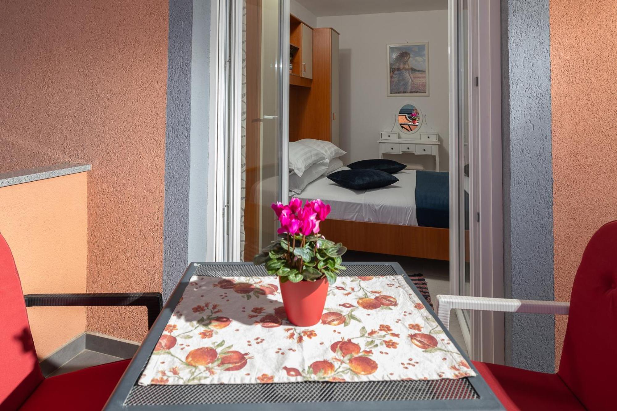 Apartments Mikanovic Crikvenica Esterno foto